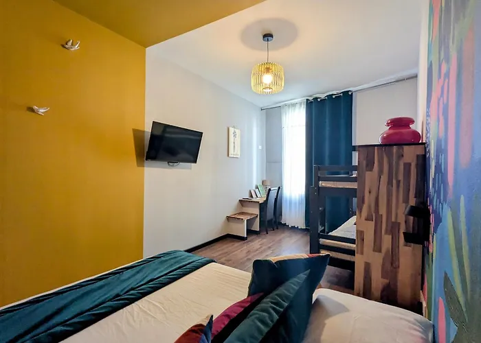 Hôtel Des Arts, Artisanal et Indépendant